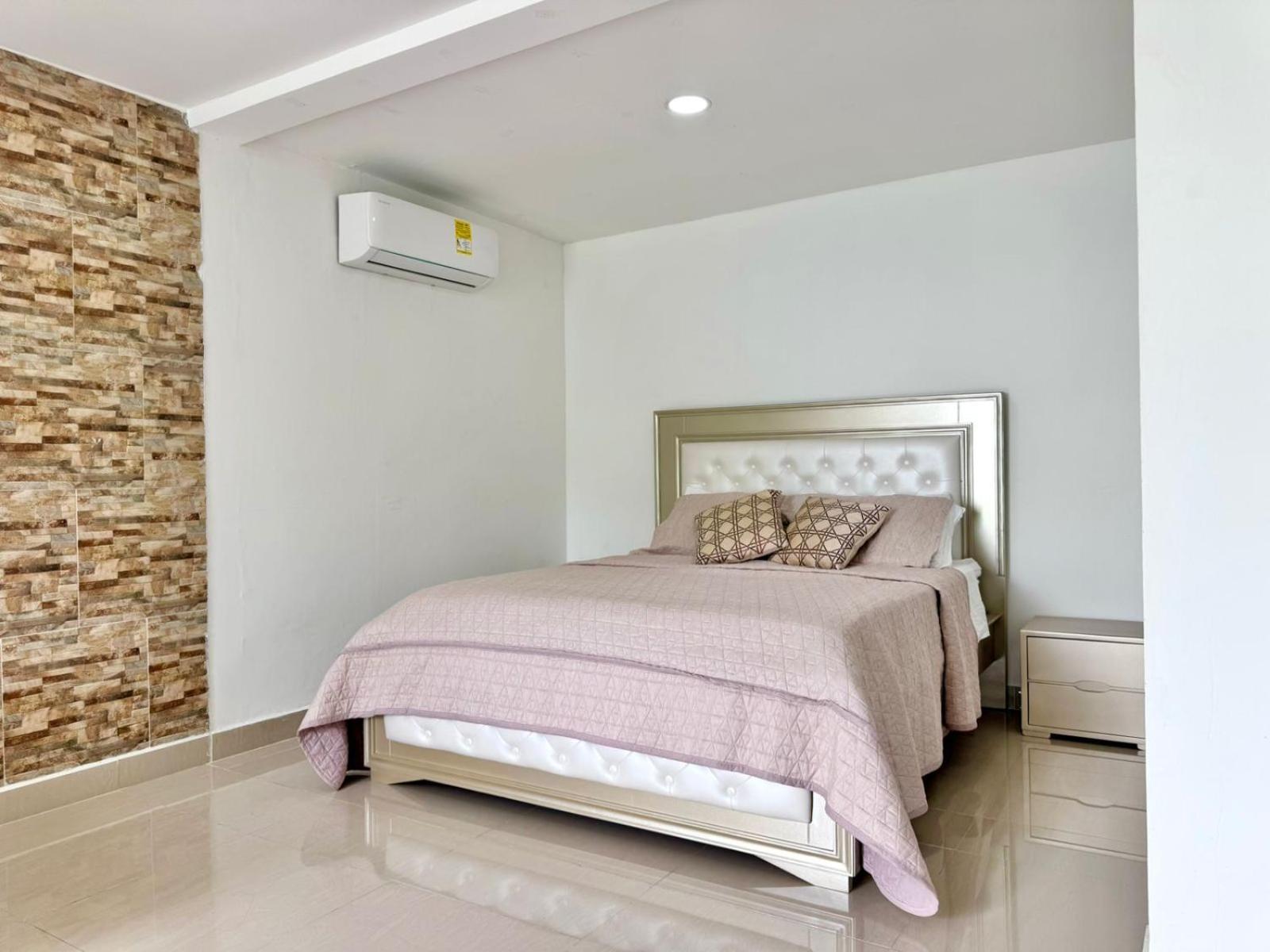 Helene House Homestay *